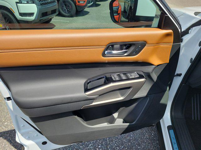 new 2025 Nissan Pathfinder car, priced at $48,985