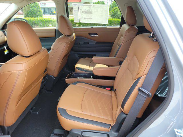 new 2025 Nissan Pathfinder car, priced at $48,985