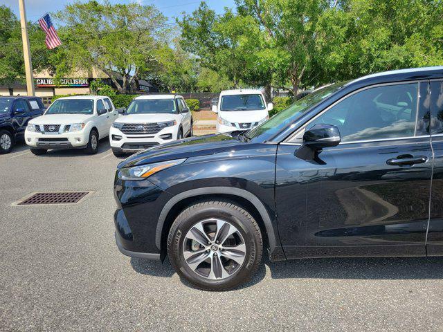used 2020 Toyota Highlander car, priced at $26,343
