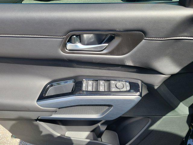 new 2025 Nissan Pathfinder car, priced at $44,014