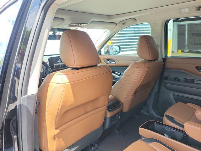 new 2025 Nissan Pathfinder car, priced at $48,011