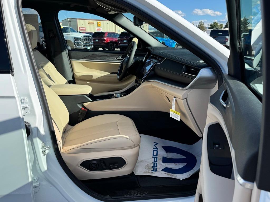 new 2025 Jeep Grand Cherokee car, priced at $58,234