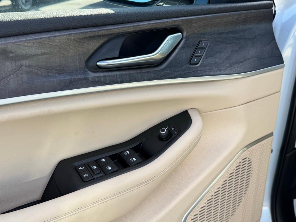 new 2025 Jeep Grand Cherokee car, priced at $58,234