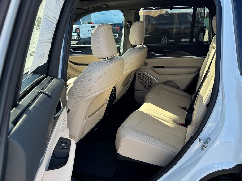 new 2025 Jeep Grand Cherokee car, priced at $58,234