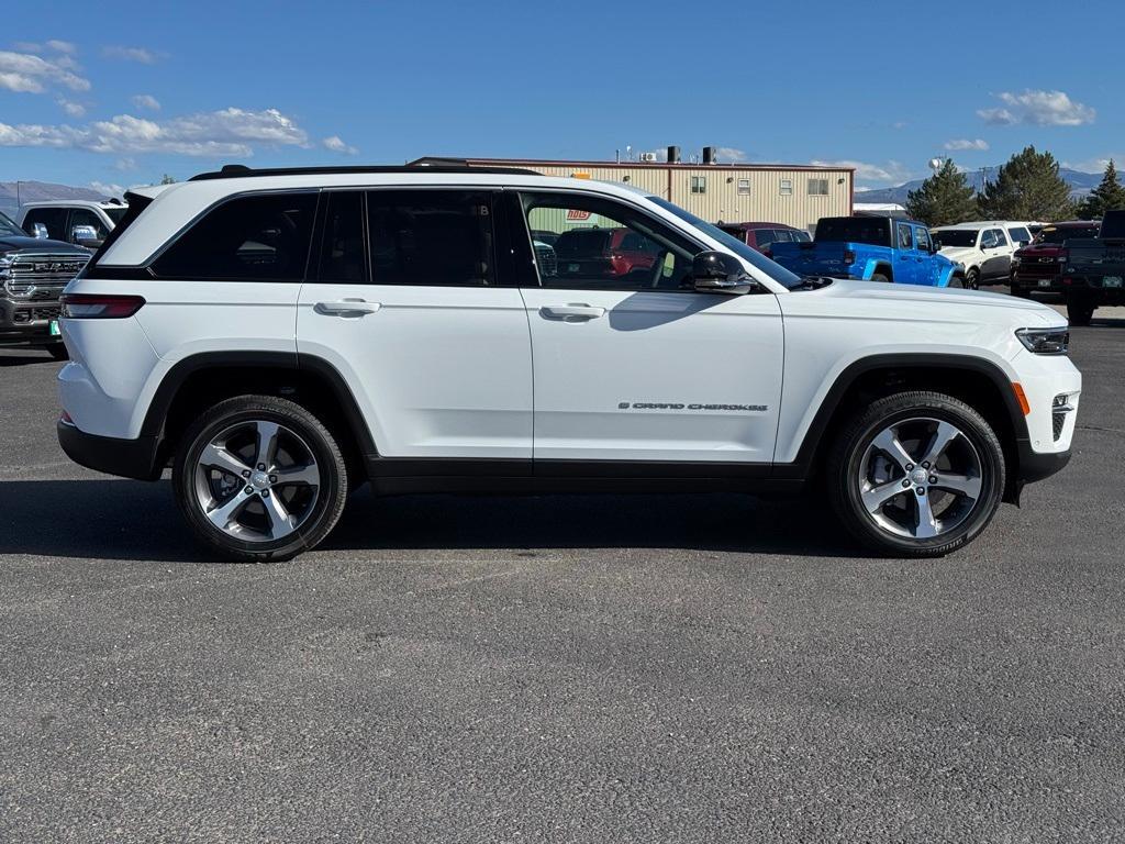 new 2025 Jeep Grand Cherokee car, priced at $58,234