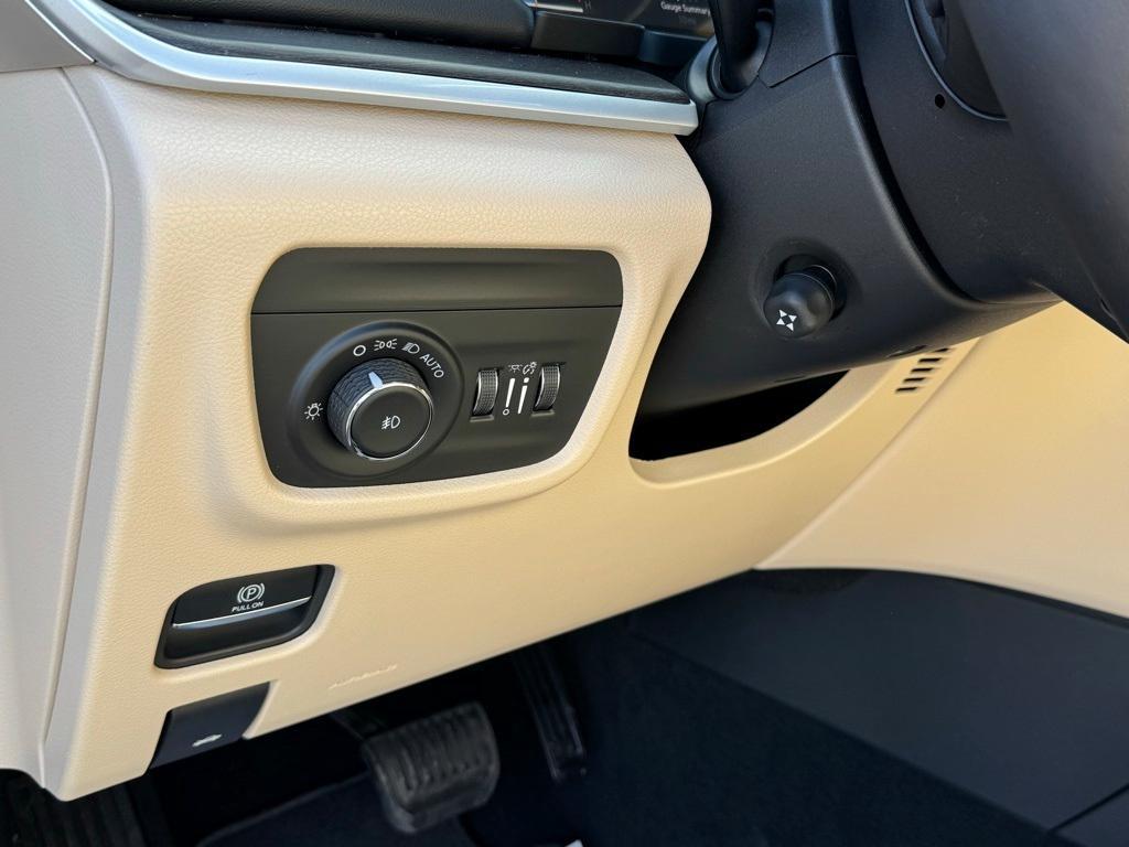 new 2025 Jeep Grand Cherokee car, priced at $58,234