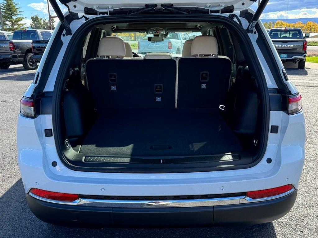 new 2025 Jeep Grand Cherokee car, priced at $58,234