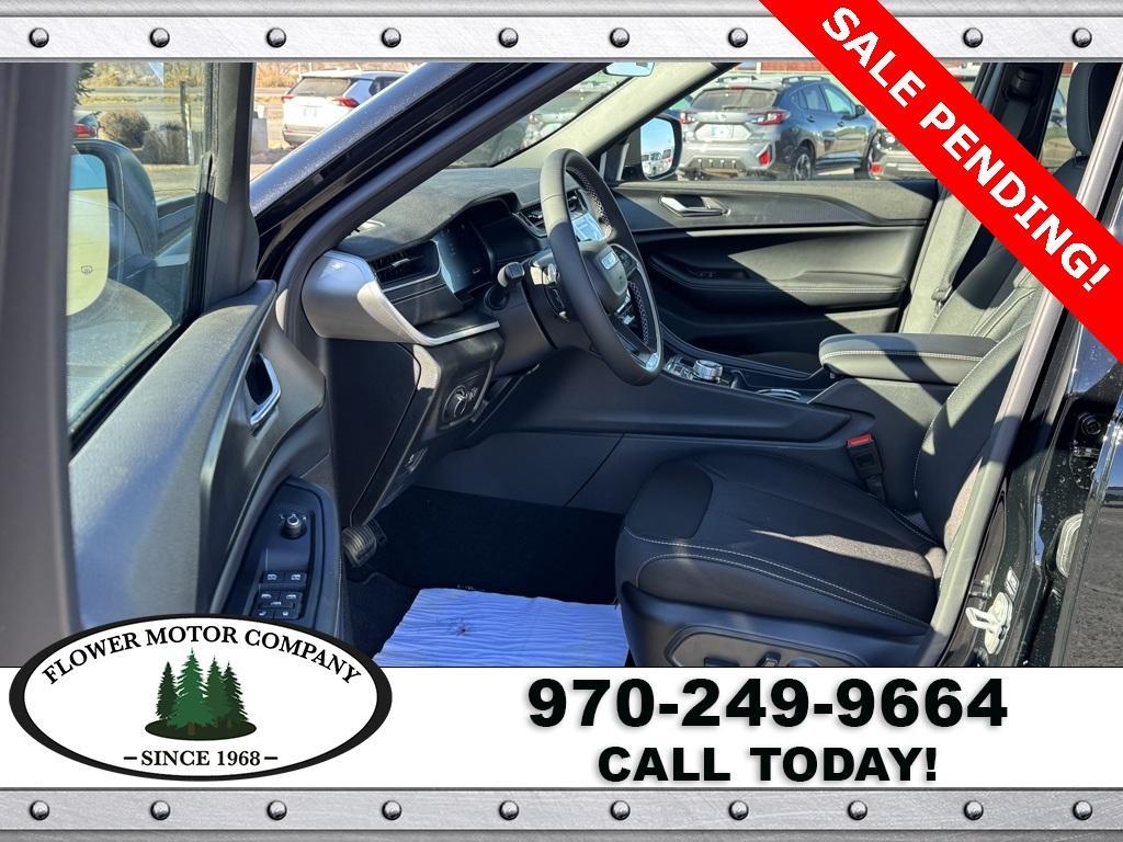 new 2025 Jeep Grand Cherokee car, priced at $36,989