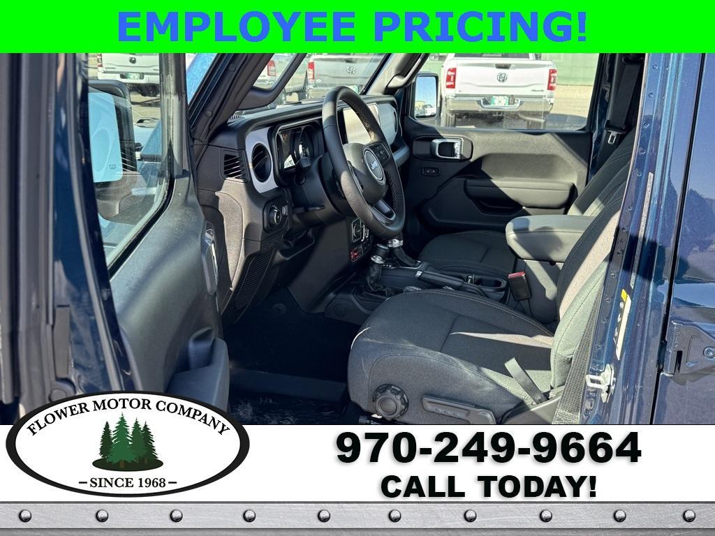 new 2025 Jeep Wrangler car, priced at $48,077