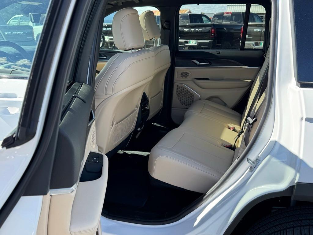 new 2025 Jeep Grand Cherokee car, priced at $58,234