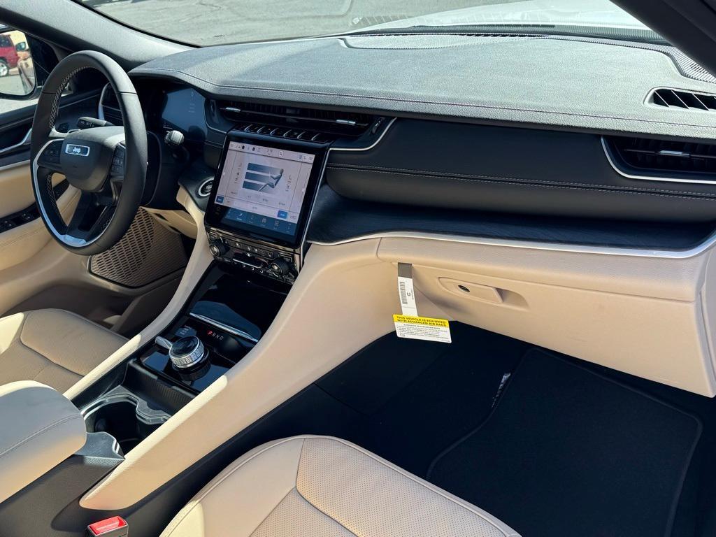 new 2025 Jeep Grand Cherokee car, priced at $58,234