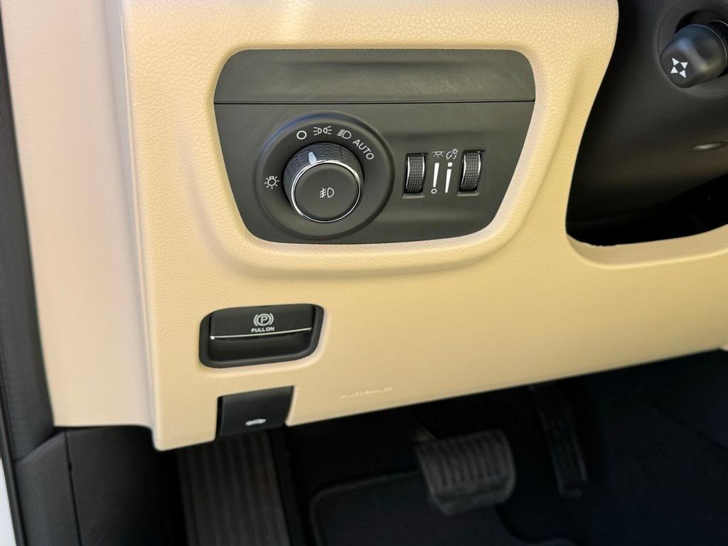 new 2025 Jeep Grand Cherokee car, priced at $58,234