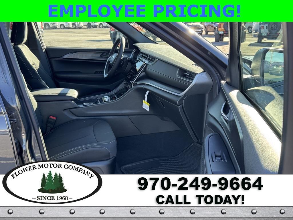 new 2025 Jeep Grand Cherokee car, priced at $39,489