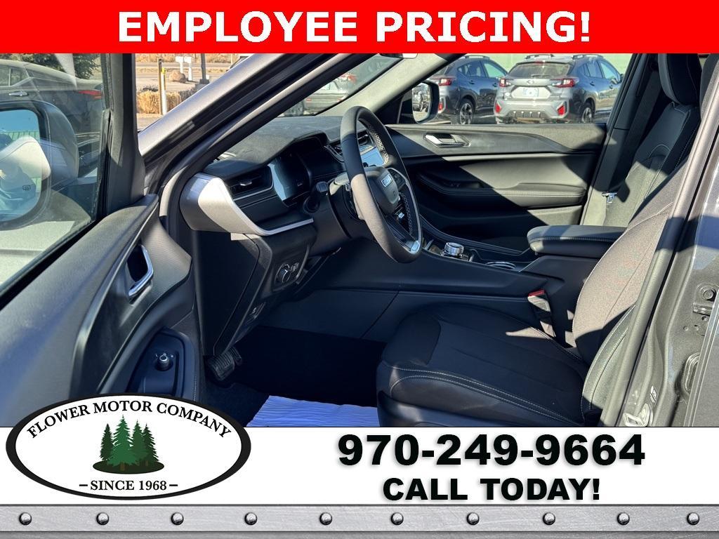 new 2025 Jeep Grand Cherokee car, priced at $39,489