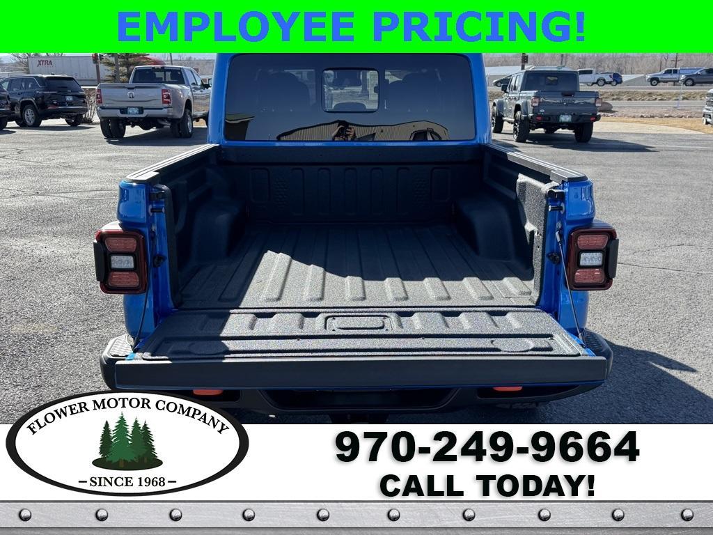new 2025 Jeep Gladiator car, priced at $49,876