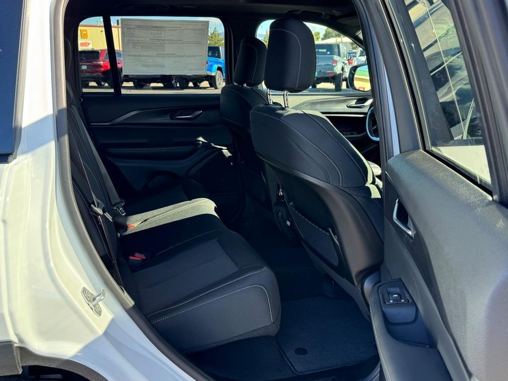 new 2025 Jeep Grand Cherokee car, priced at $45,069