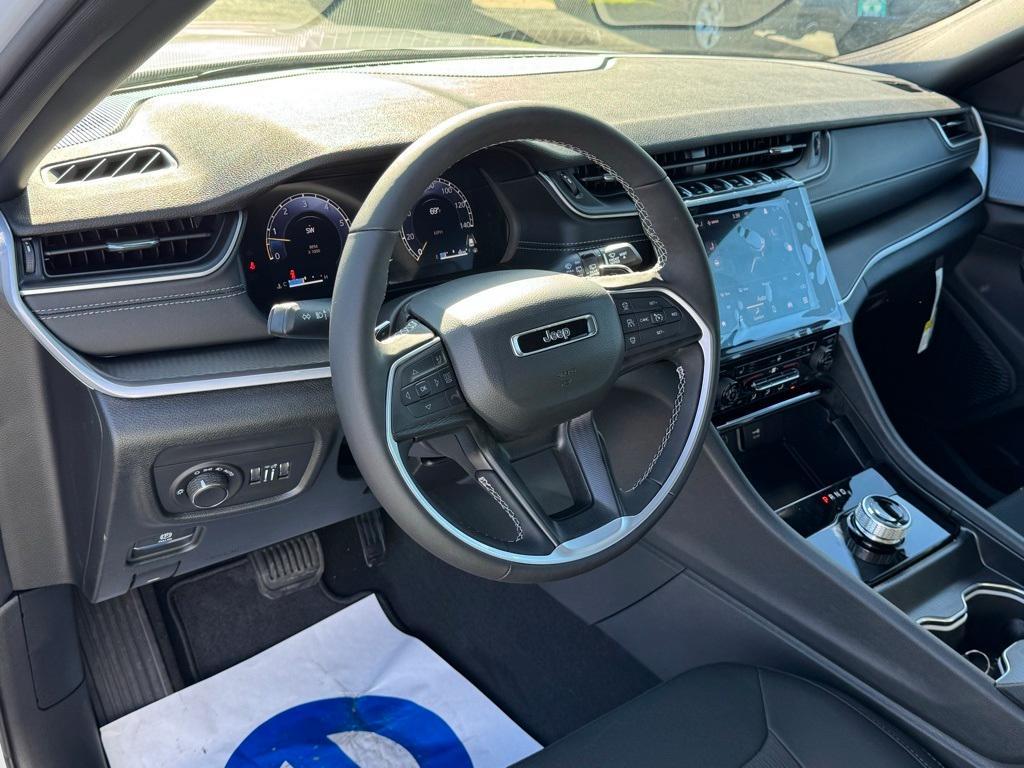 new 2025 Jeep Grand Cherokee car, priced at $45,069
