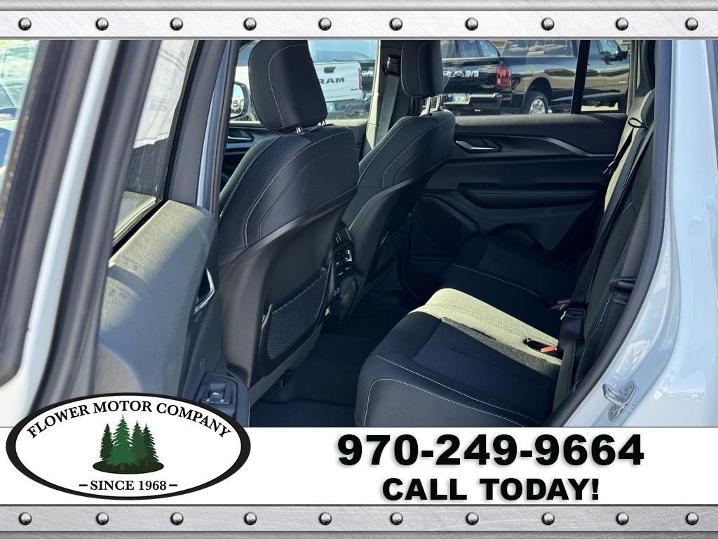 new 2025 Jeep Grand Cherokee car, priced at $40,014