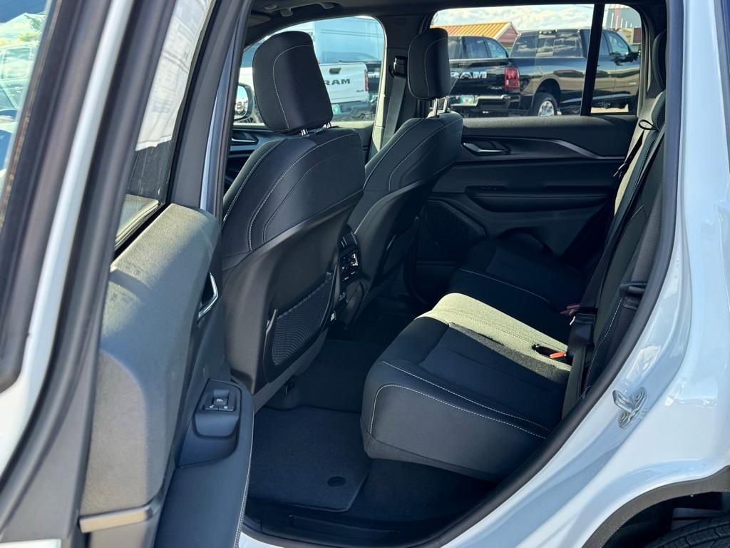 new 2025 Jeep Grand Cherokee car, priced at $45,069