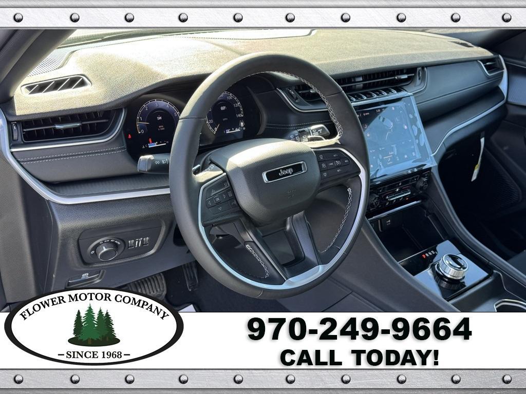 new 2025 Jeep Grand Cherokee car, priced at $40,014