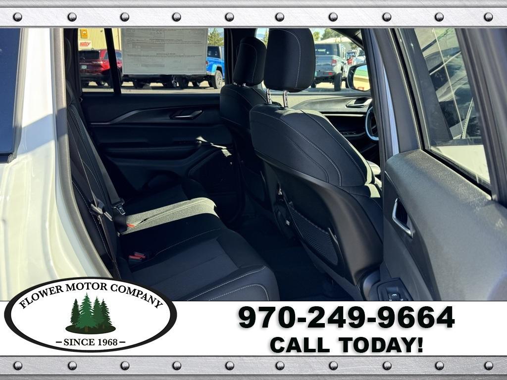 new 2025 Jeep Grand Cherokee car, priced at $40,014