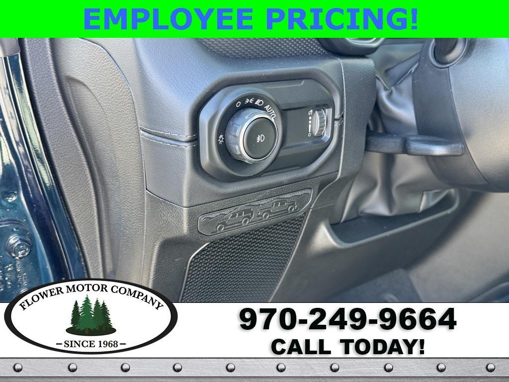 new 2025 Jeep Wrangler car, priced at $57,585