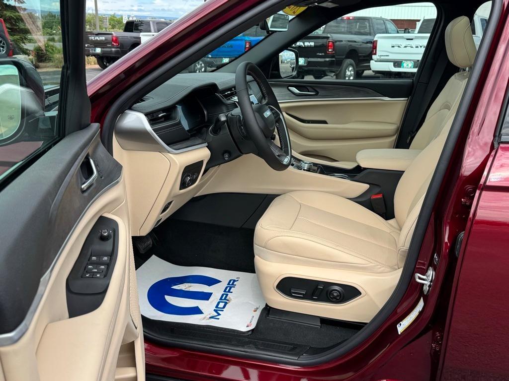 new 2025 Jeep Grand Cherokee car, priced at $57,934