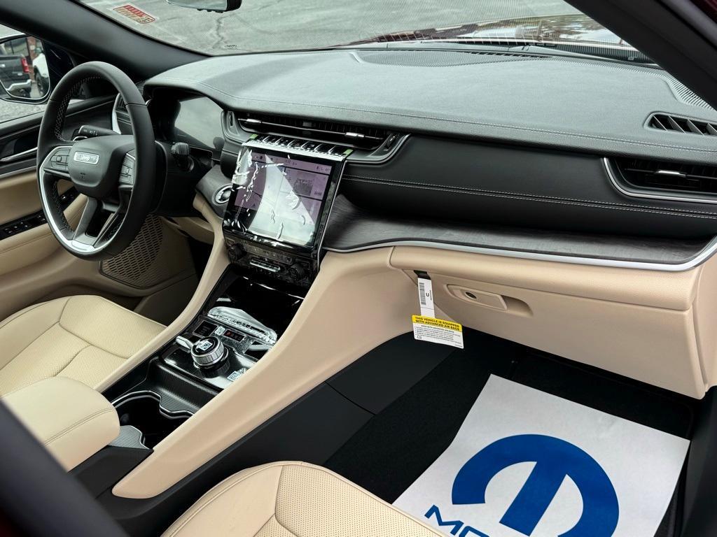 new 2025 Jeep Grand Cherokee car, priced at $57,934