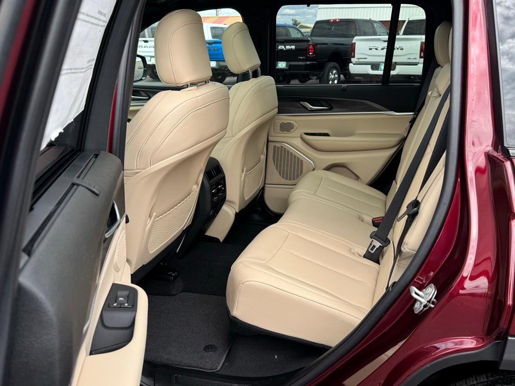 new 2025 Jeep Grand Cherokee car, priced at $57,934