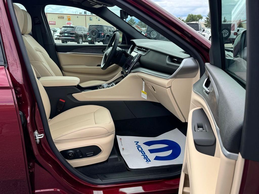 new 2025 Jeep Grand Cherokee car, priced at $57,934