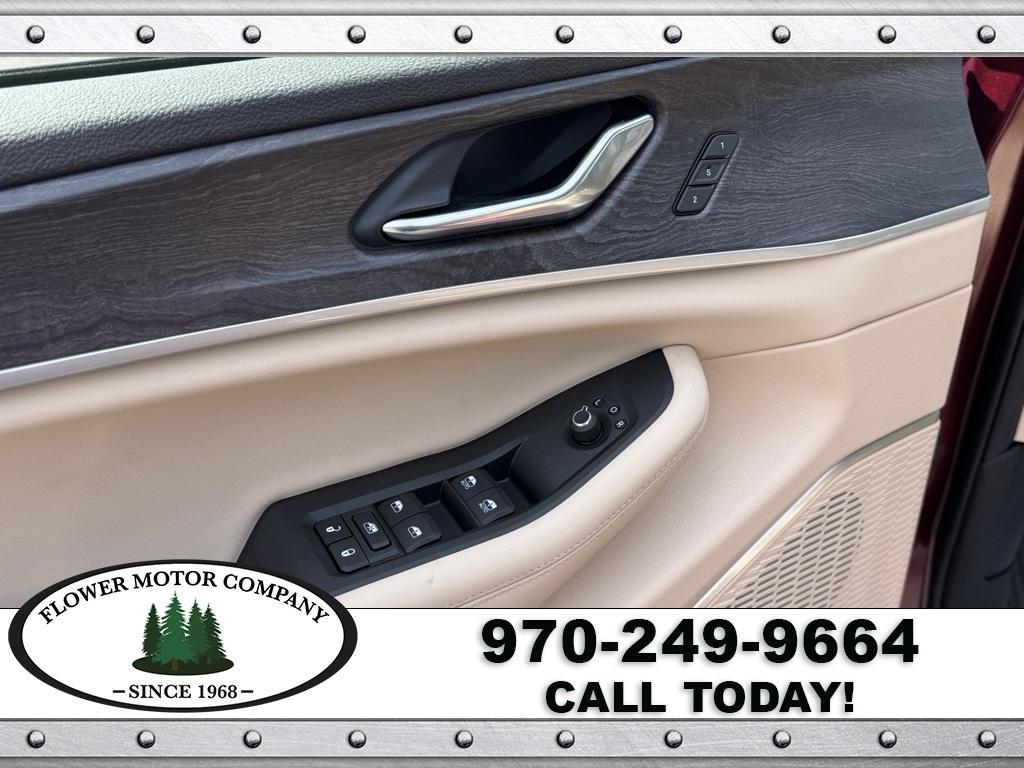 new 2025 Jeep Grand Cherokee car, priced at $54,743