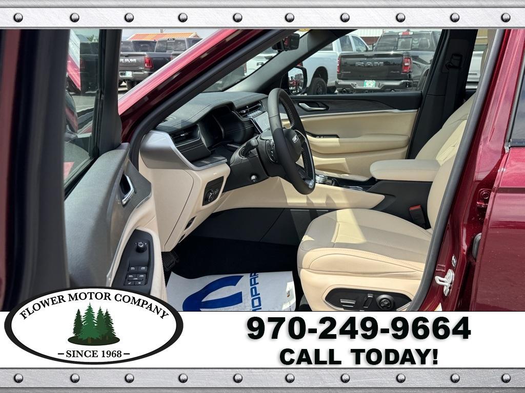 new 2025 Jeep Grand Cherokee car, priced at $54,743