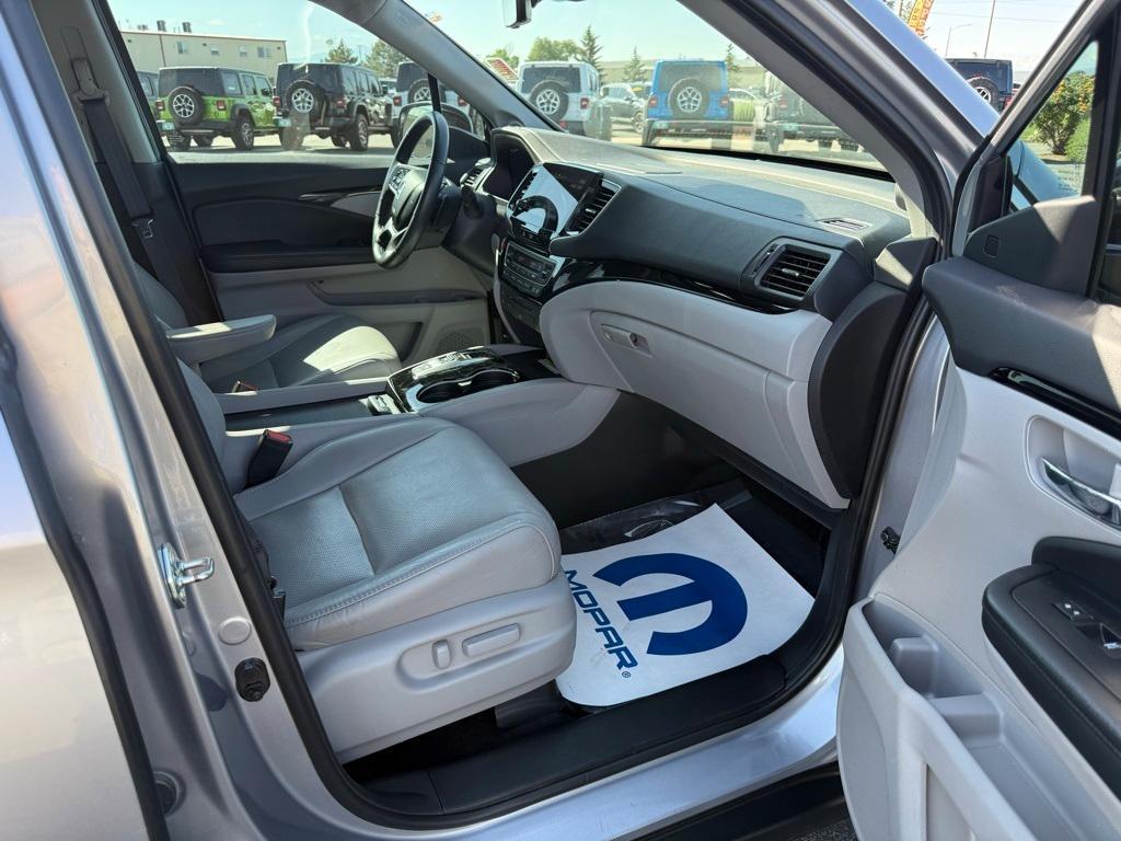 used 2021 Honda Pilot car, priced at $33,205