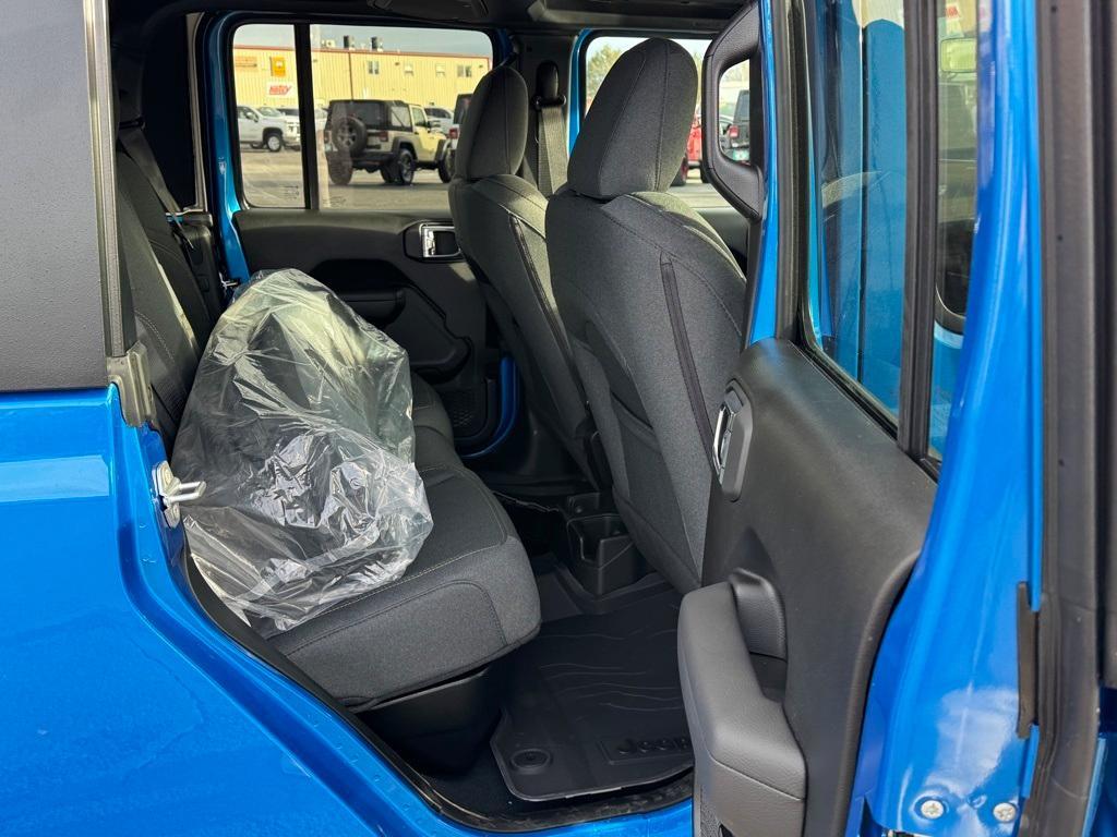 new 2025 Jeep Gladiator car, priced at $53,789