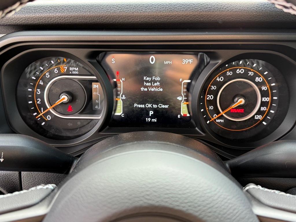 new 2025 Jeep Gladiator car, priced at $53,789