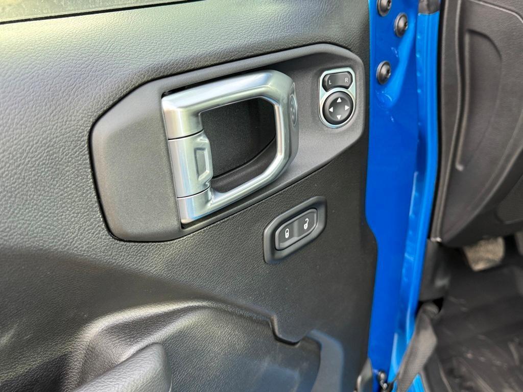 new 2025 Jeep Gladiator car, priced at $53,789