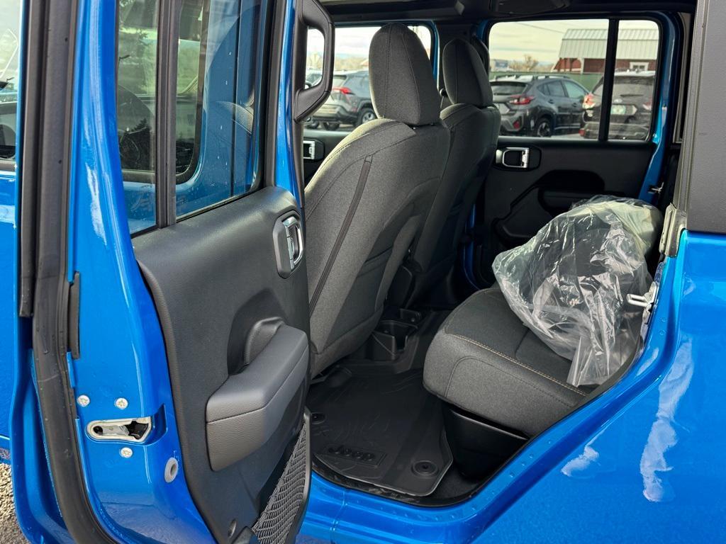 new 2025 Jeep Gladiator car, priced at $53,789