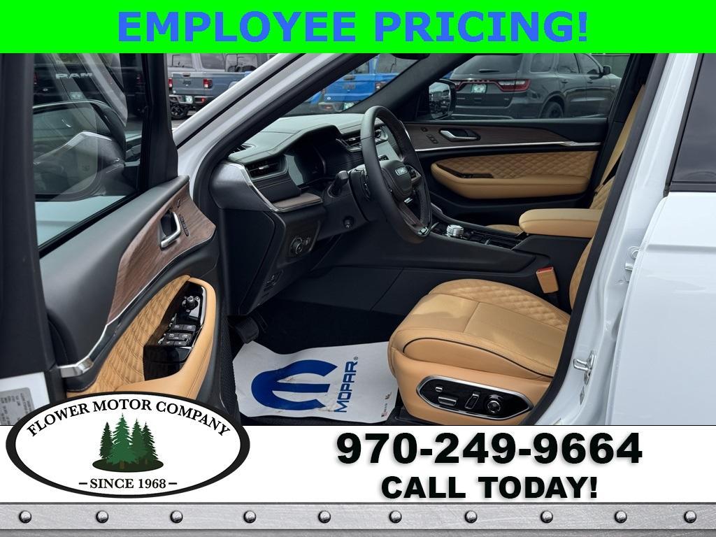 new 2025 Jeep Grand Cherokee car, priced at $59,296