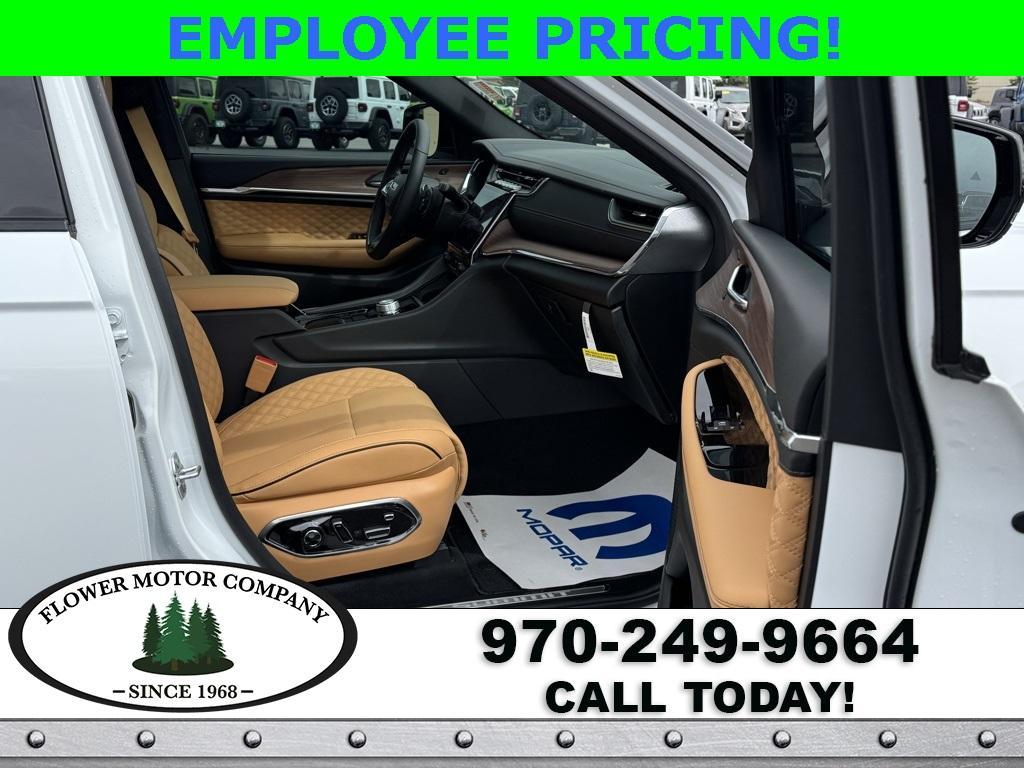 new 2025 Jeep Grand Cherokee car, priced at $59,296