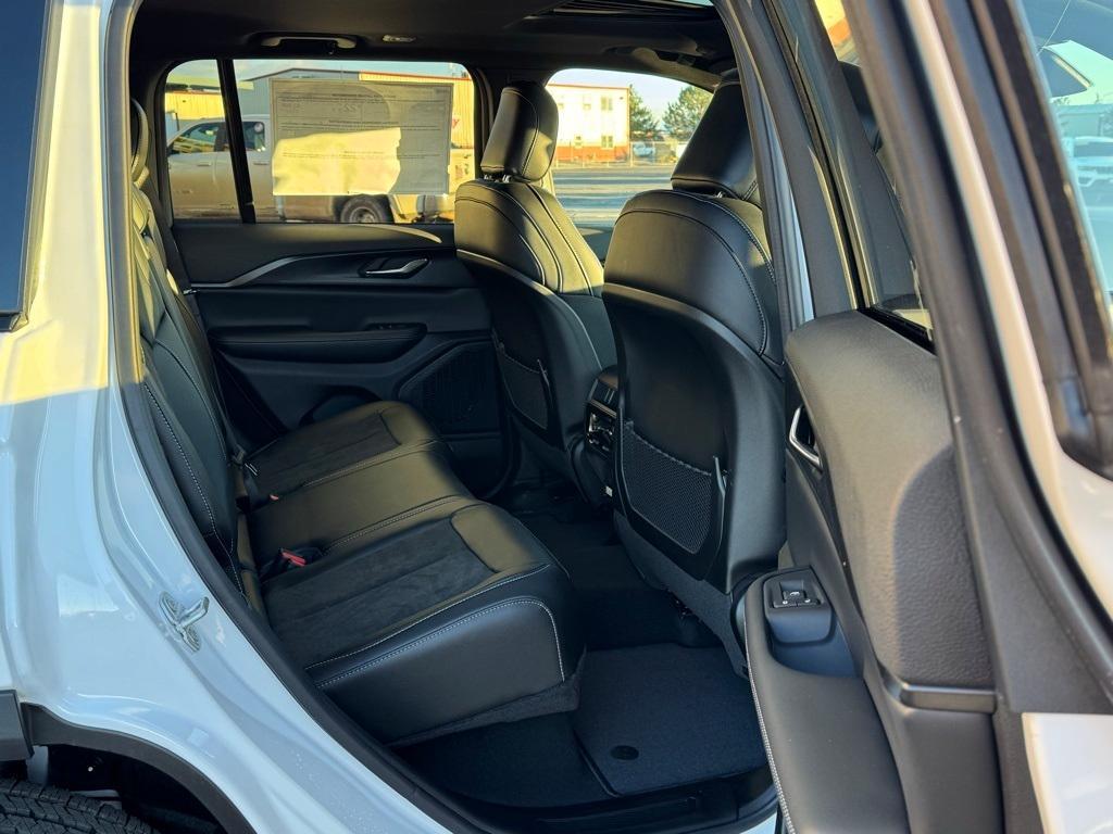 new 2025 Jeep Grand Cherokee car, priced at $49,274