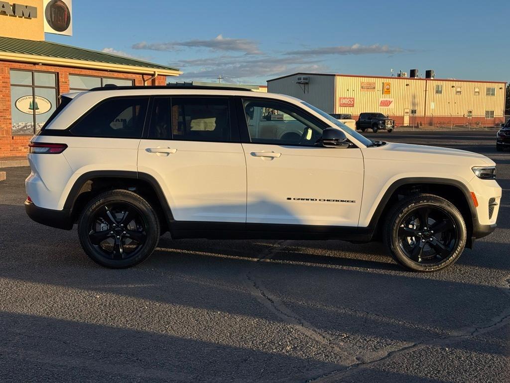 new 2025 Jeep Grand Cherokee car, priced at $49,274