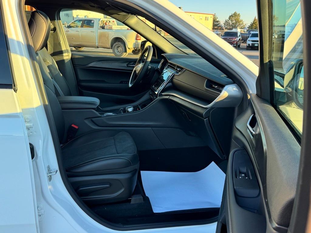 new 2025 Jeep Grand Cherokee car, priced at $49,274