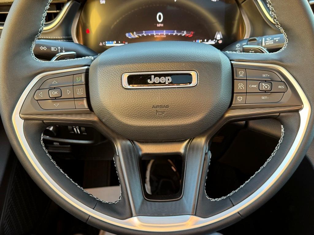 new 2025 Jeep Grand Cherokee car, priced at $49,274