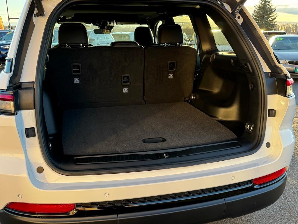 new 2025 Jeep Grand Cherokee car, priced at $49,274