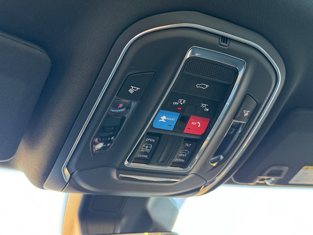 new 2025 Jeep Grand Cherokee car, priced at $49,274