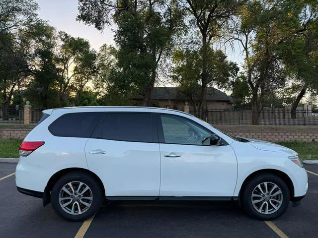 used 2014 Nissan Pathfinder car, priced at $9,999