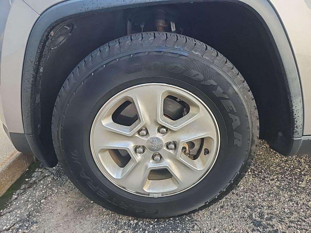 used 2015 Jeep Grand Cherokee car, priced at $9,941