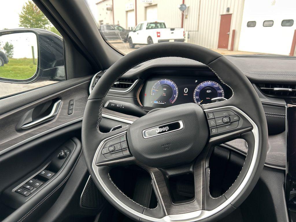 new 2025 Jeep Grand Cherokee car, priced at $41,507