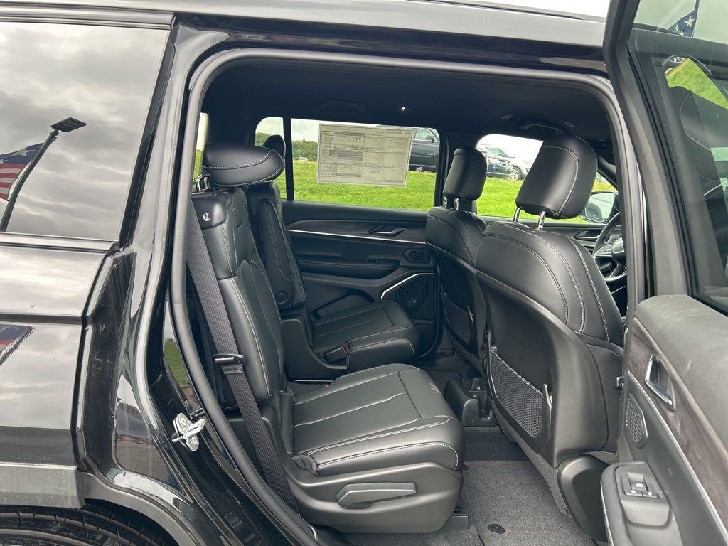 new 2025 Jeep Grand Cherokee car, priced at $41,507