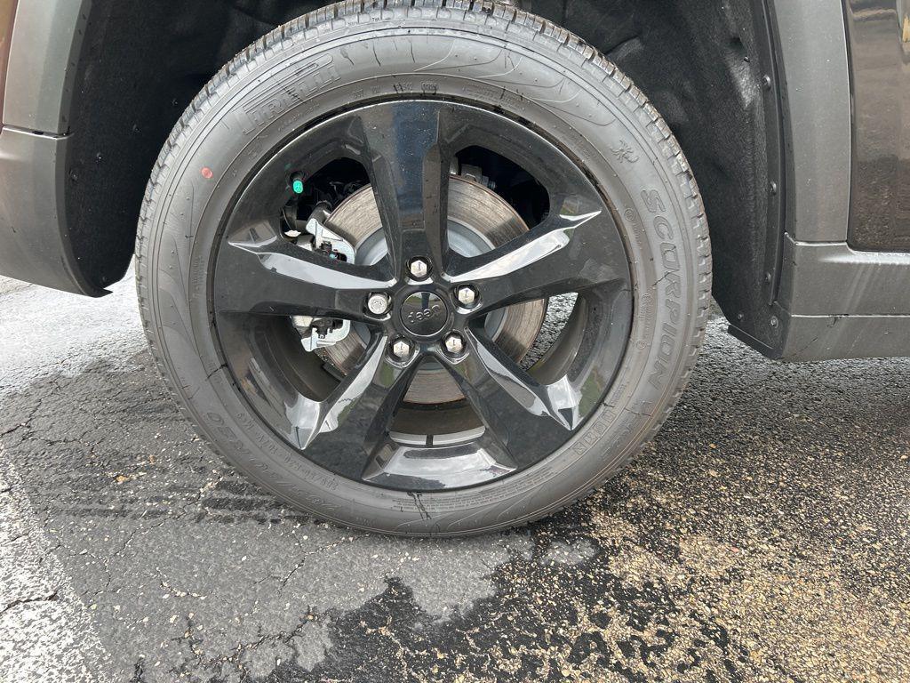 new 2025 Jeep Grand Cherokee car, priced at $41,507